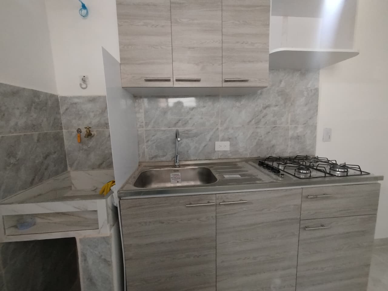 Apartaestudio en arriendo en Boston, Centro, Medellín — foto 2 de 12