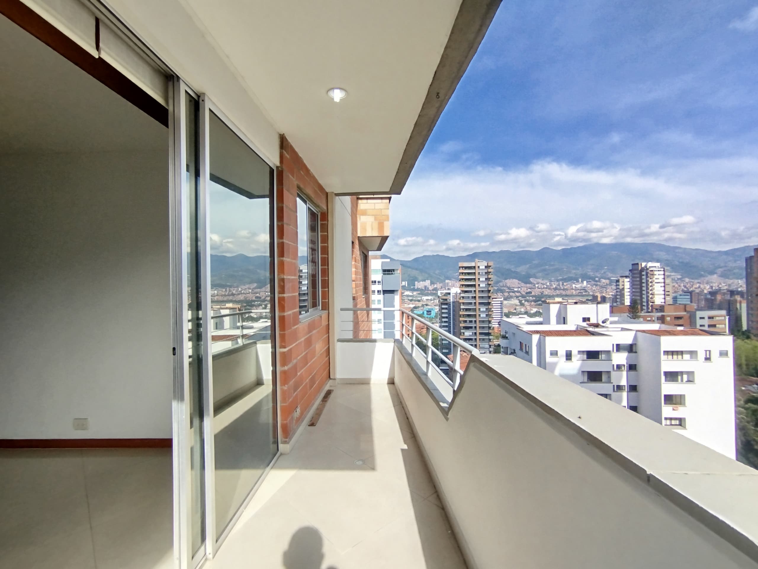 Apartamento en arriendo en Castropol, Poblado, Medellín — foto 2 de 20