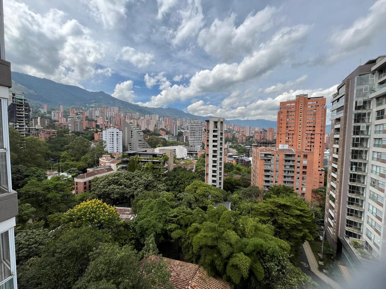 Apartamento en arriendo en Lalinde, Poblado, Medellín — foto 1 de 14