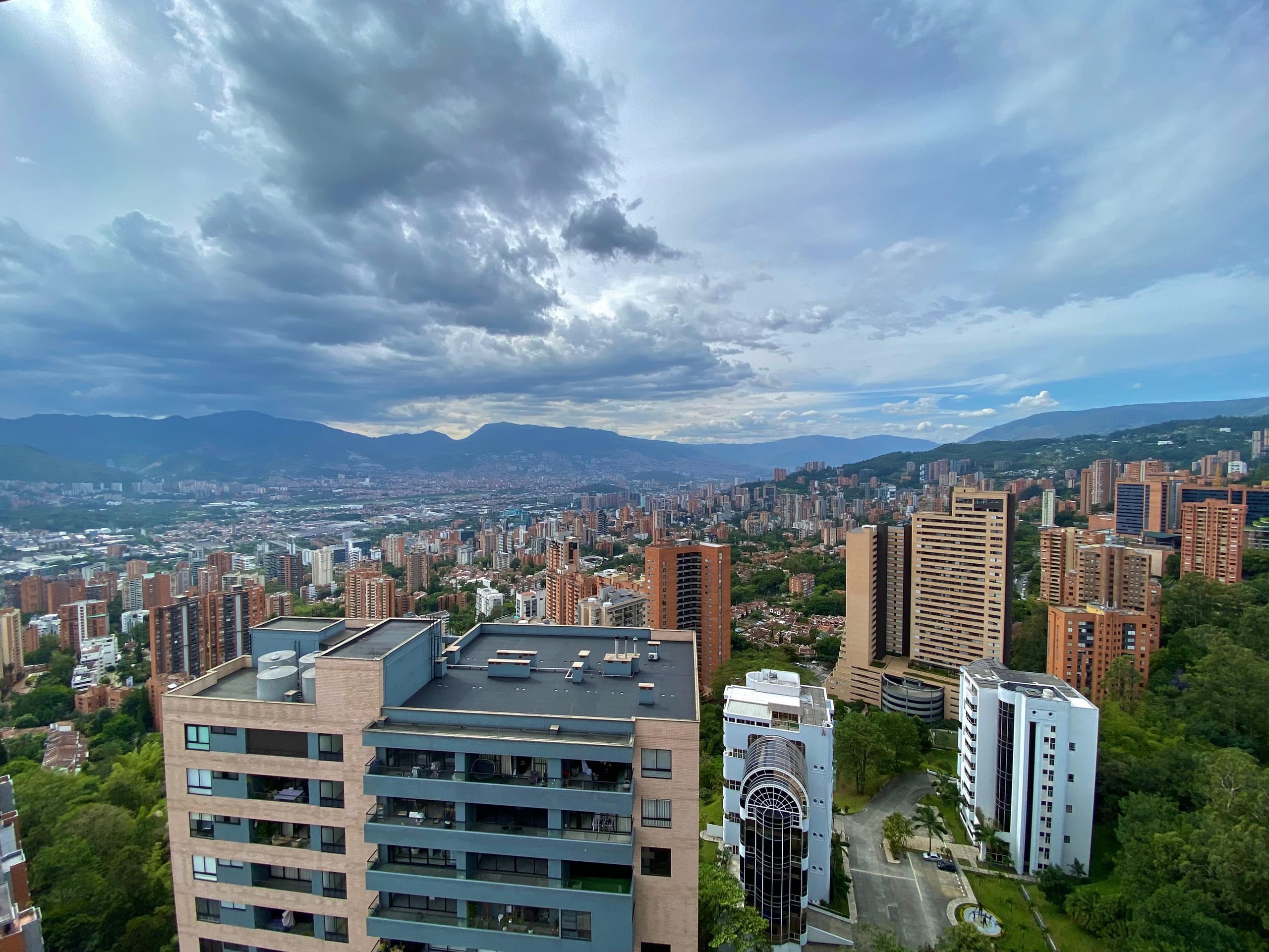 Apartamento en arriendo en Los Balsos, Poblado, Medellín — foto 1 de 20