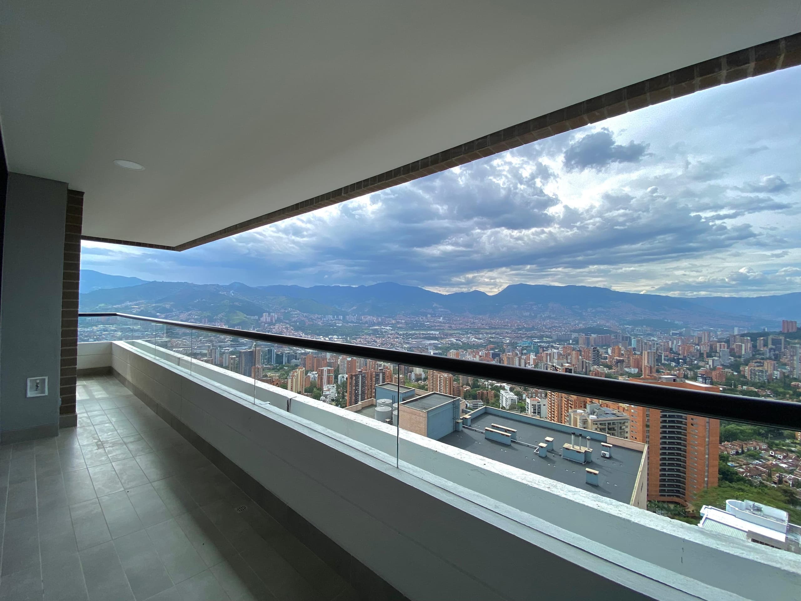 Apartamento en arriendo en Los Balsos, Poblado, Medellín — foto 2 de 20