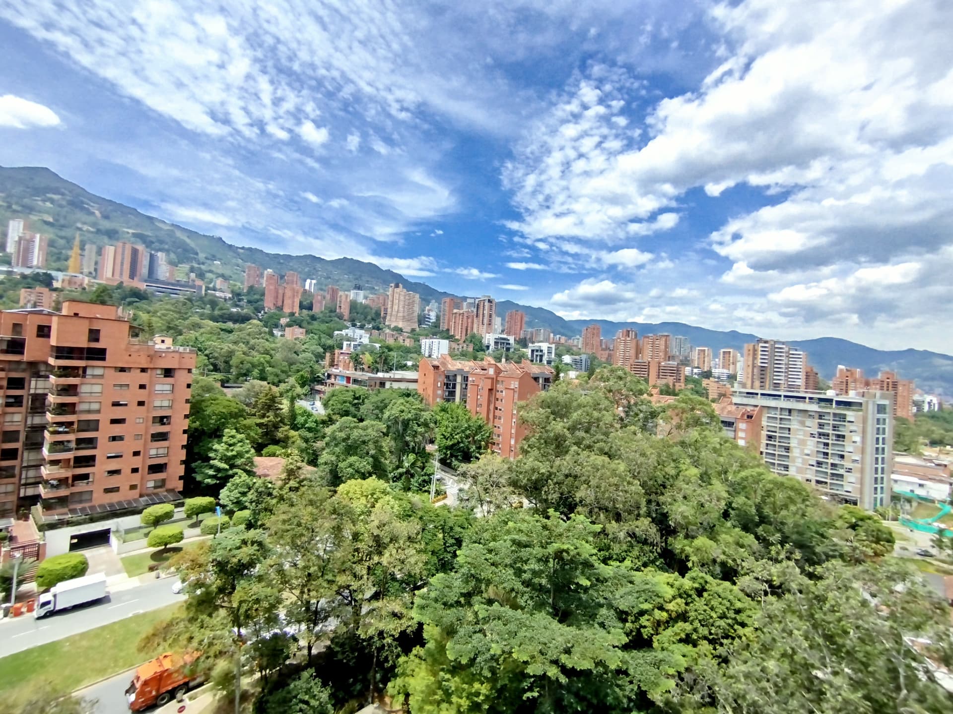 Apartamento en arriendo en Transversal Intermedia, Poblado, Medellín — foto 1 de 20