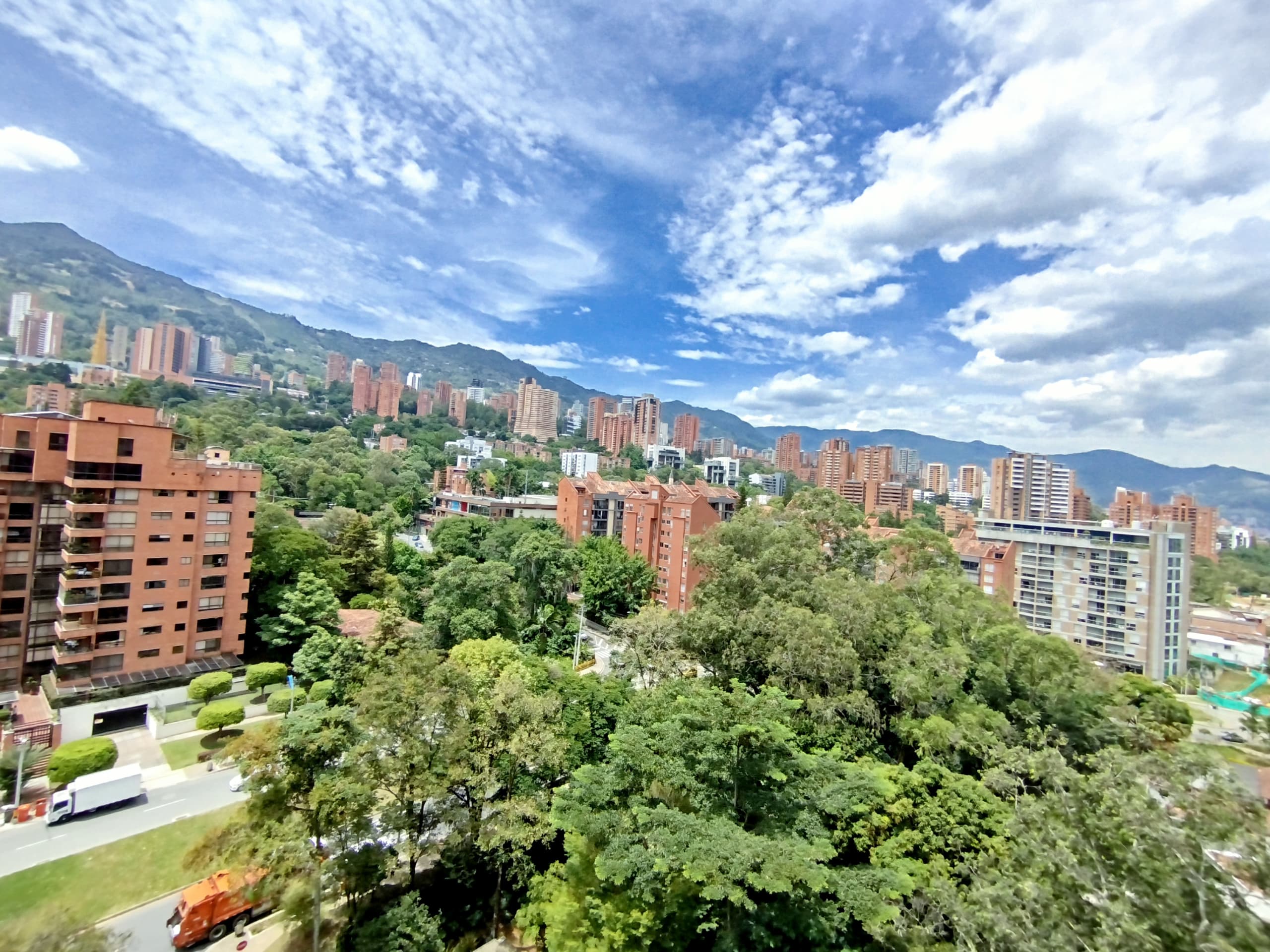 Apartamento en arriendo en Transversal Intermedia, Poblado, Medellín — foto 1 de 20