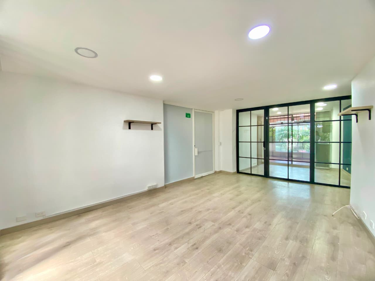Oficina en arriendo en Nueva Villa Del Aburrá, Belen, Medellín — foto 1 de 12