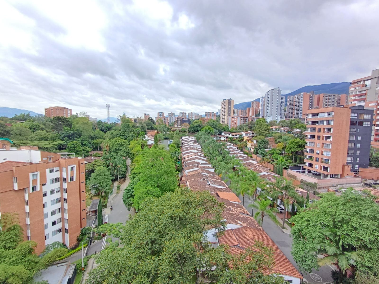 Apartamento en arriendo en Cumbres, Envigado — foto 1 de 19