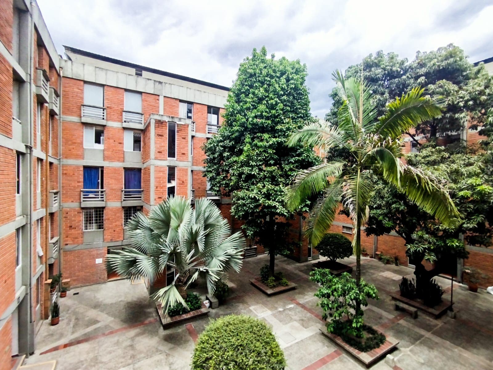 Oficina en arriendo en Nueva Villa Del Aburrá, Belen, Medellín — foto 1 de 12