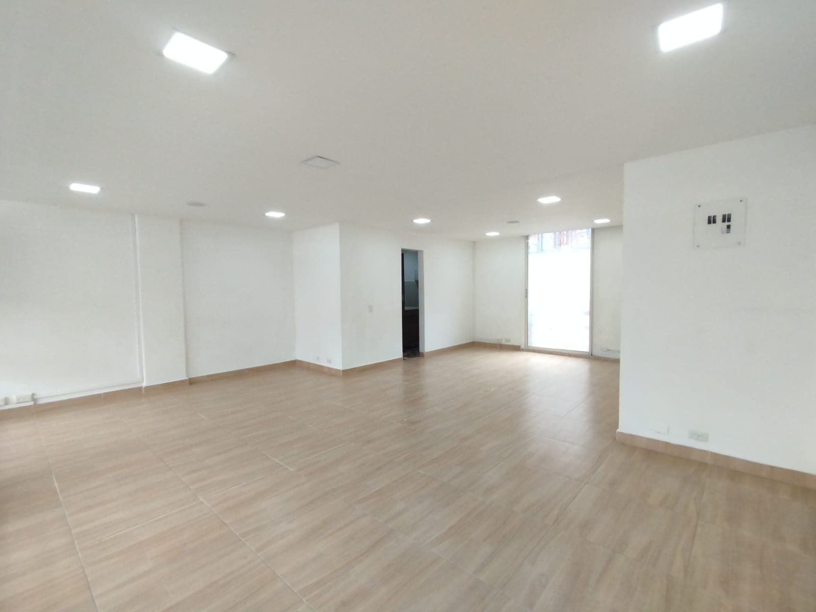 Oficina en arriendo en Nueva Villa Del Aburrá, Belen, Medellín — foto 2 de 12