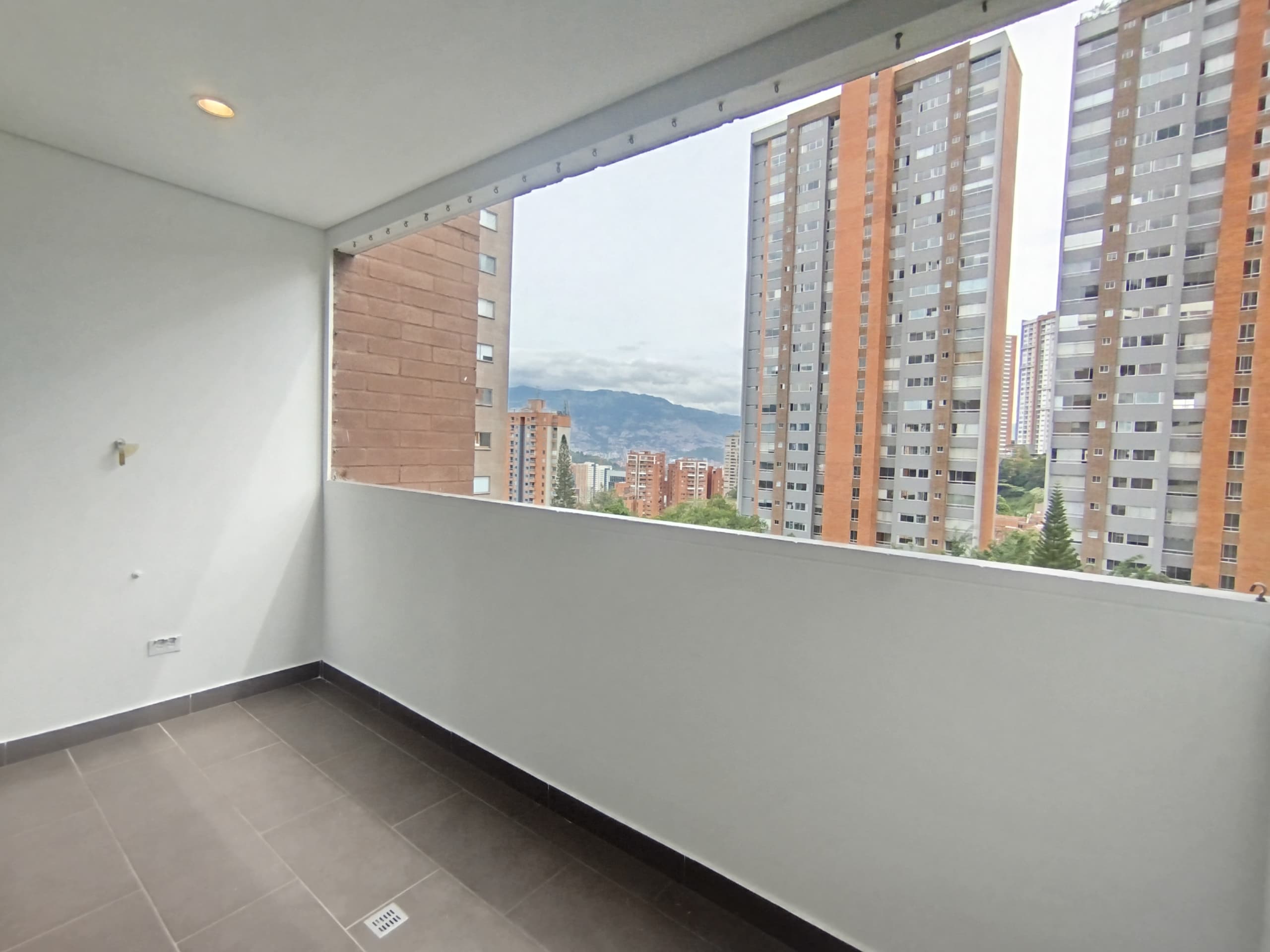 Apartamento en arriendo en Castropol, Poblado, Medellín — foto 2 de 20