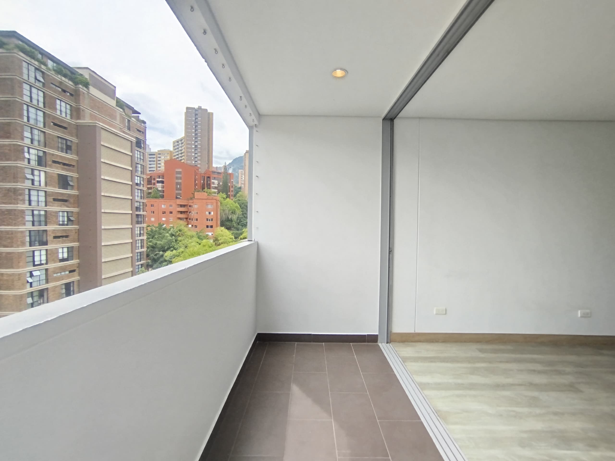 Apartamento en arriendo en Castropol, Poblado, Medellín — foto 3 de 20