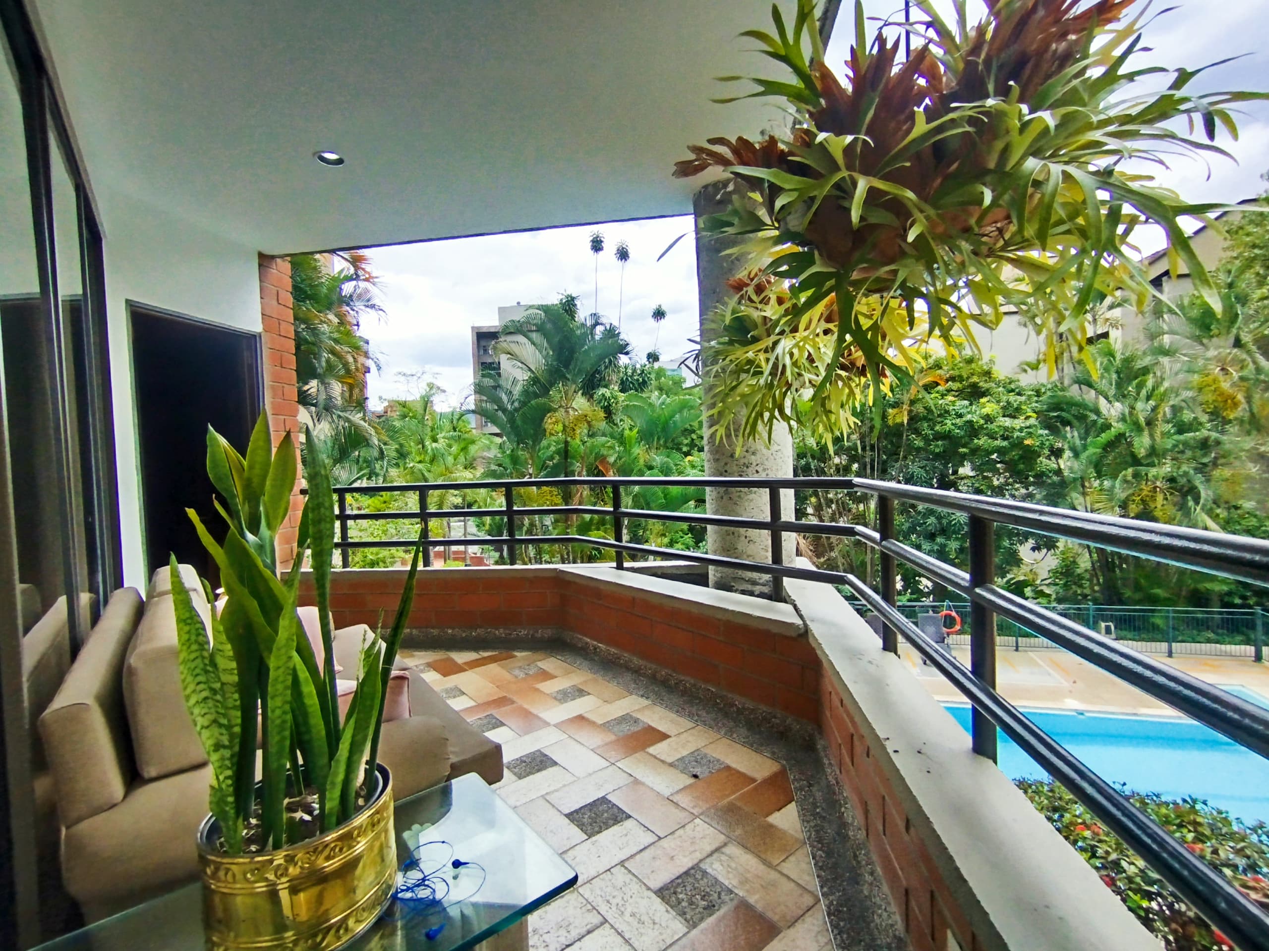 Apartamento en arriendo en La Tomatera, Poblado, Medellín — foto 1 de 20