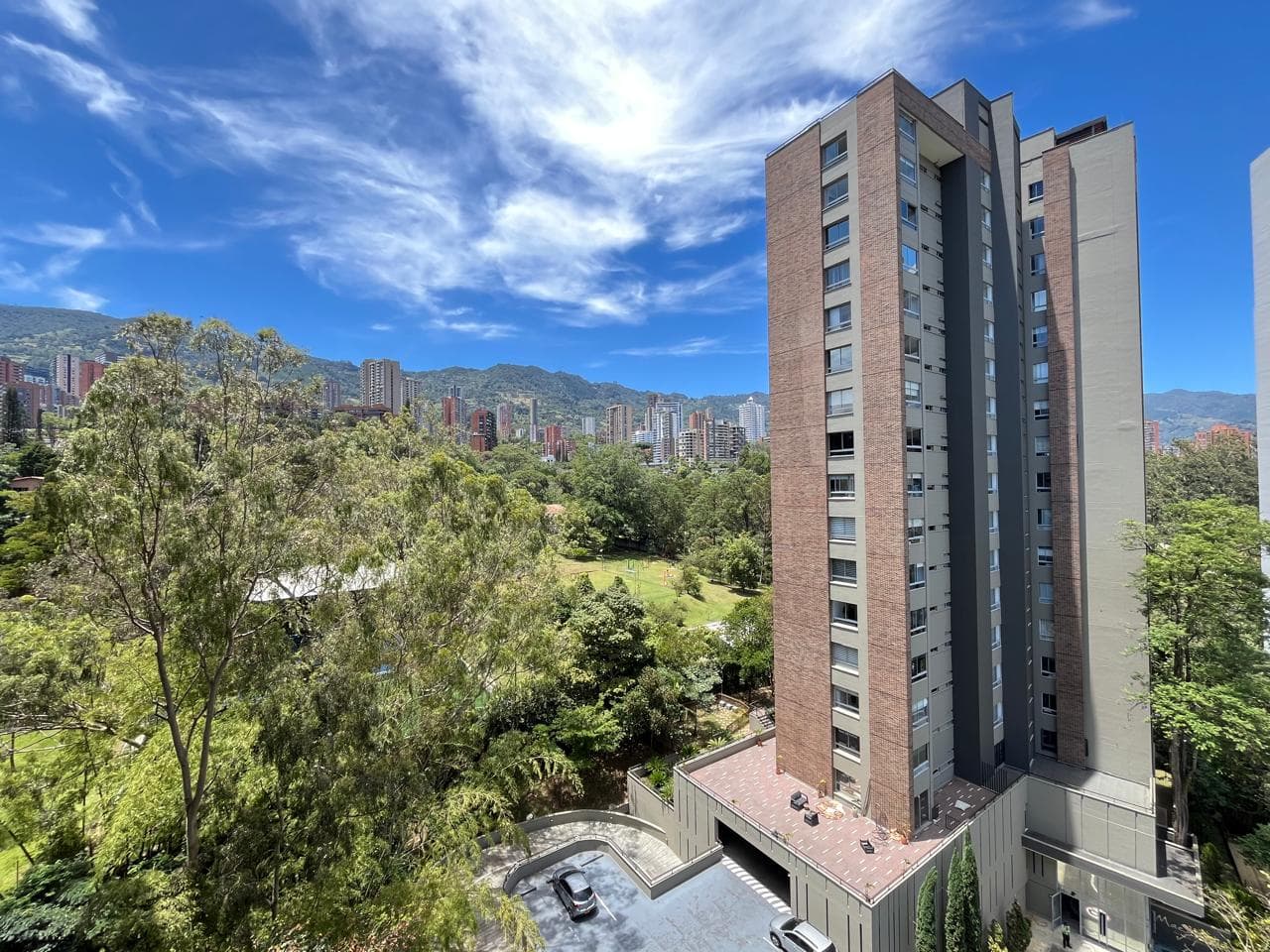 Apartamento en arriendo en Los Balsos, Poblado, Medellín — foto 1 de 20