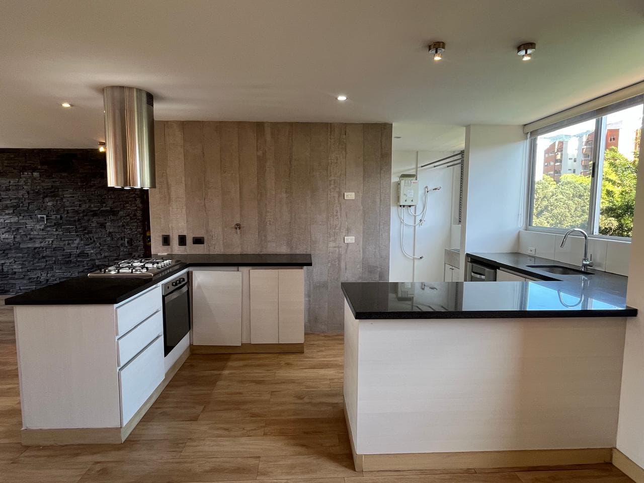 Apartamento en arriendo en Castropol, Poblado, Medellín — foto 3 de 20