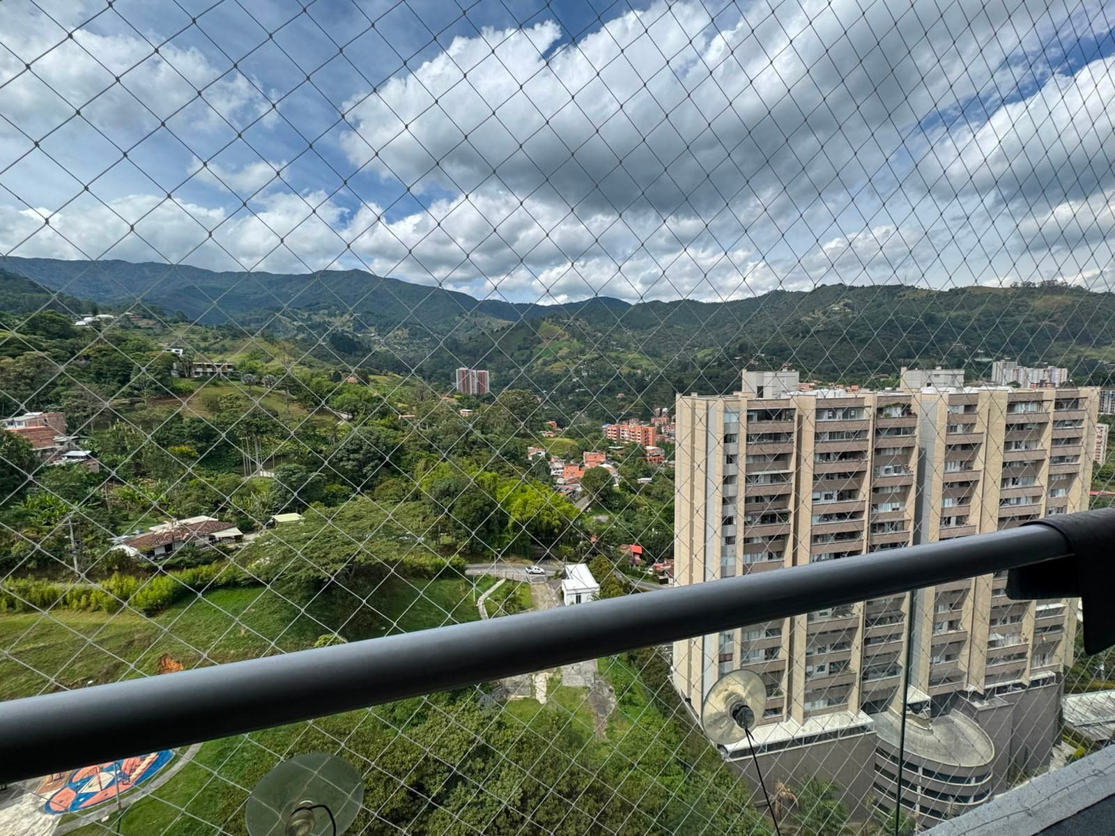 Apartamento en arriendo en El Chinguí, Envigado — foto 1 de 13