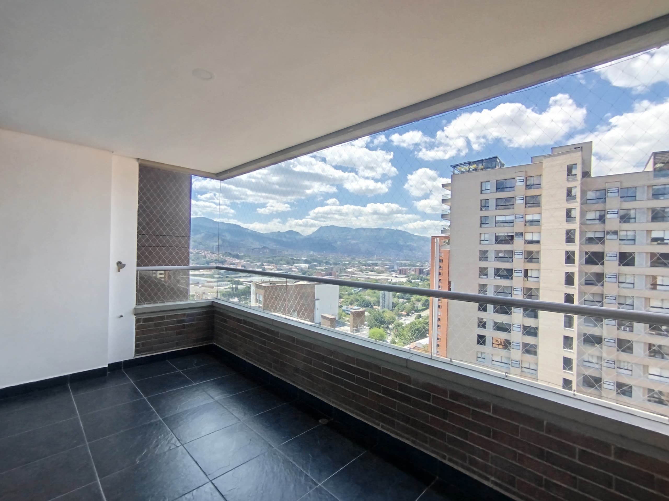 Apartamento en arriendo en Santa María De Los Ángeles, Poblado, Medellín — foto 1 de 20