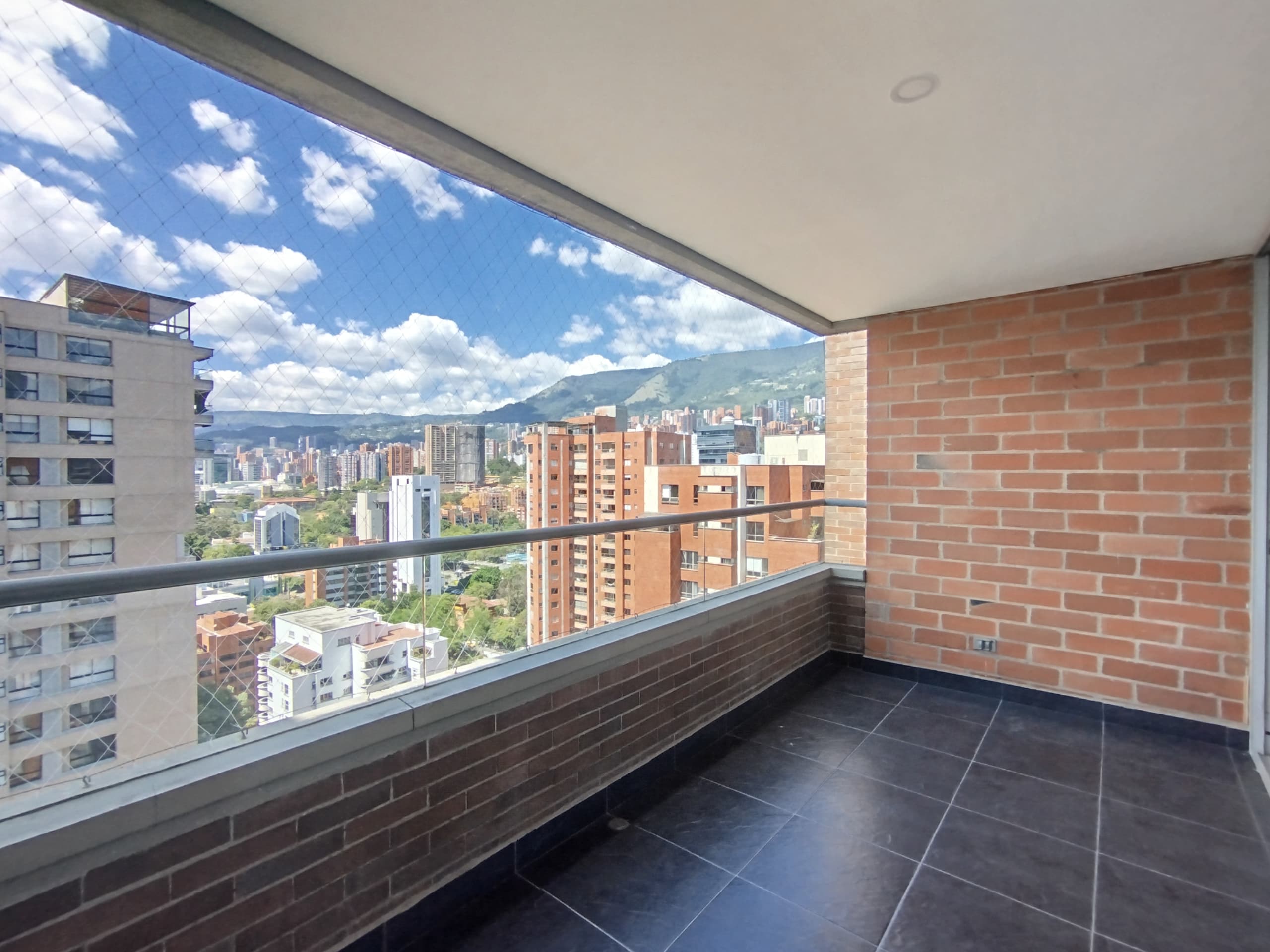 Apartamento en arriendo en Santa María De Los Ángeles, Poblado, Medellín — foto 2 de 20
