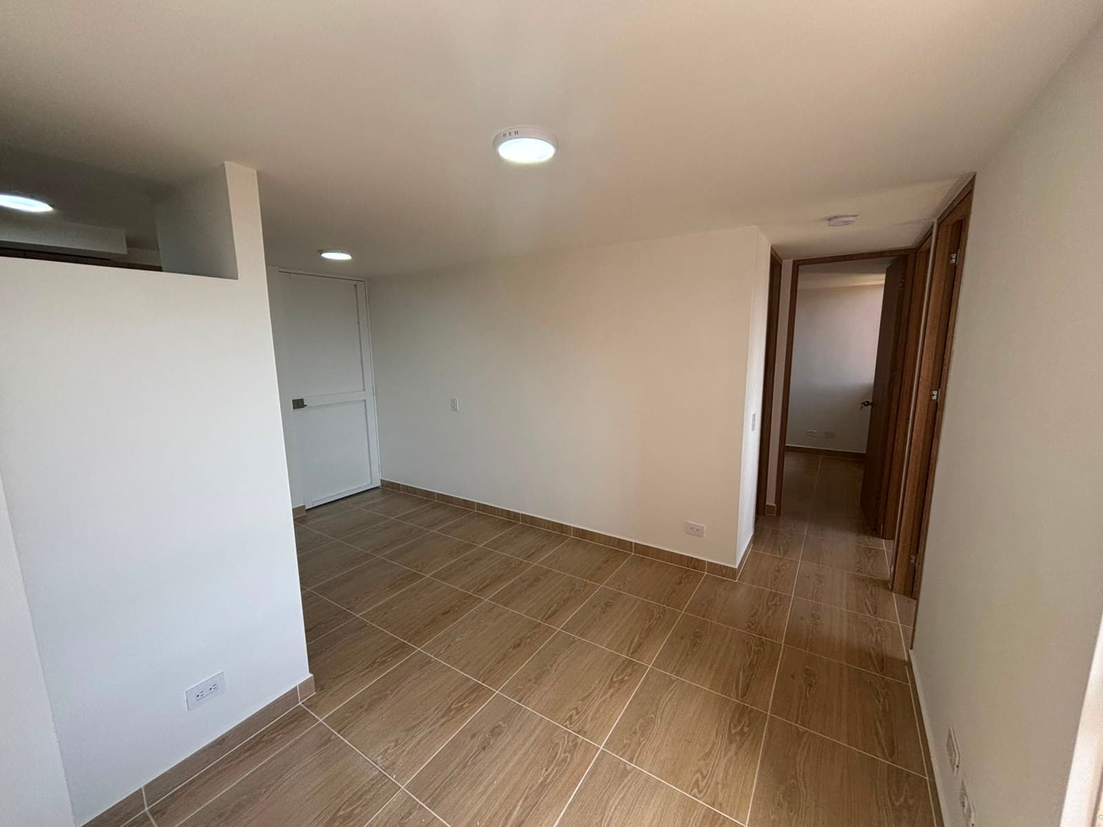 Apartamento en arriendo en San Antonio, Itagui — foto 3 de 13