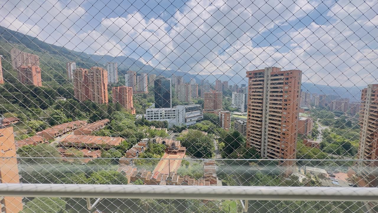 Apartaestudio en arriendo en La Calera, Poblado, Medellín — foto 1 de 20