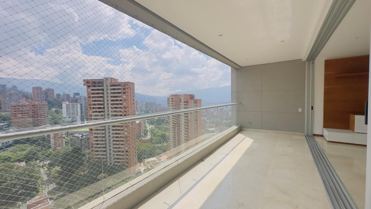 Apartaestudio en arriendo en La Calera, Poblado, Medellín — foto 4 de 20