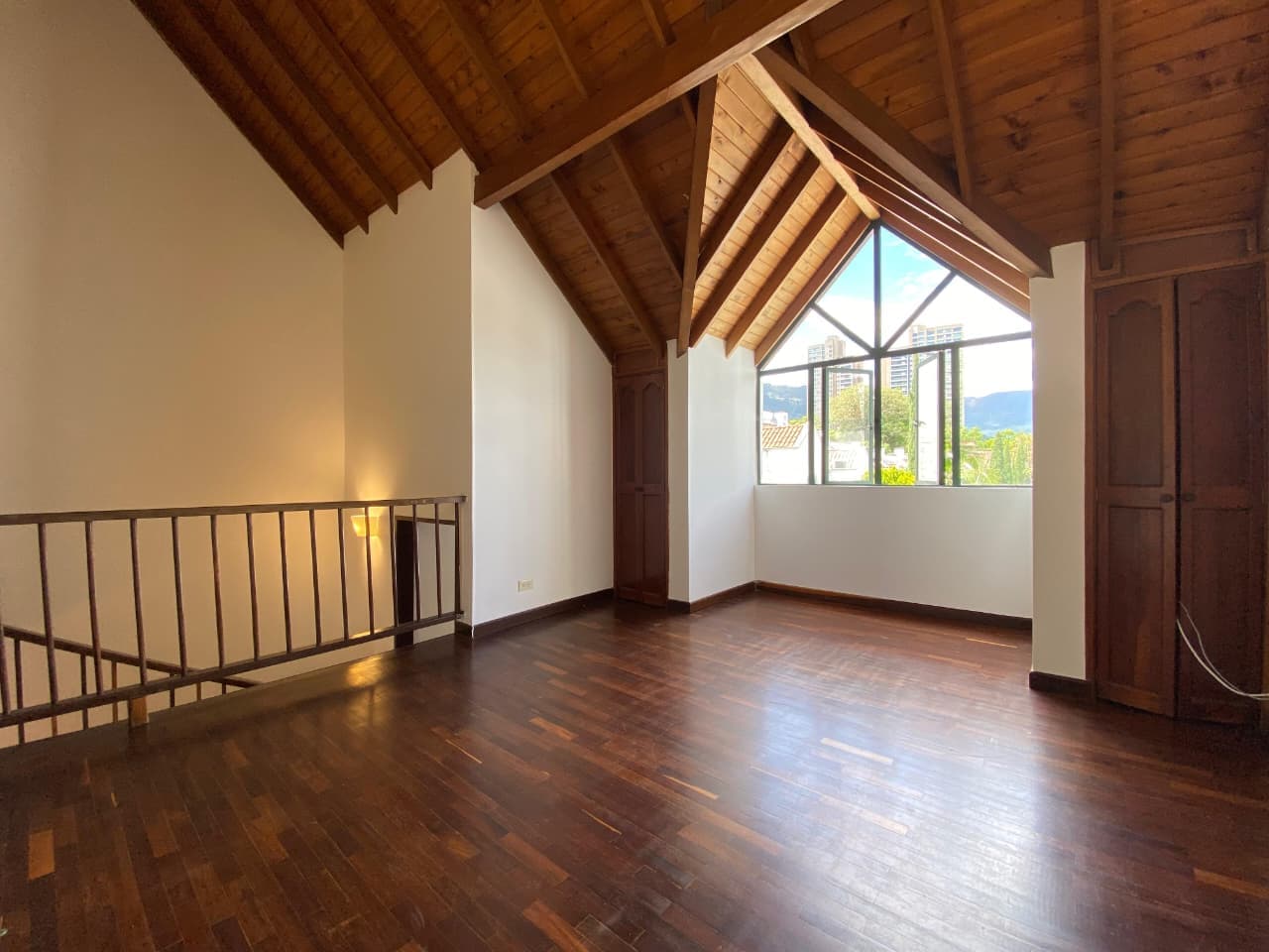 Casa Vivienda en arriendo en Los Balsos, Poblado, Medellín — foto 1 de 20