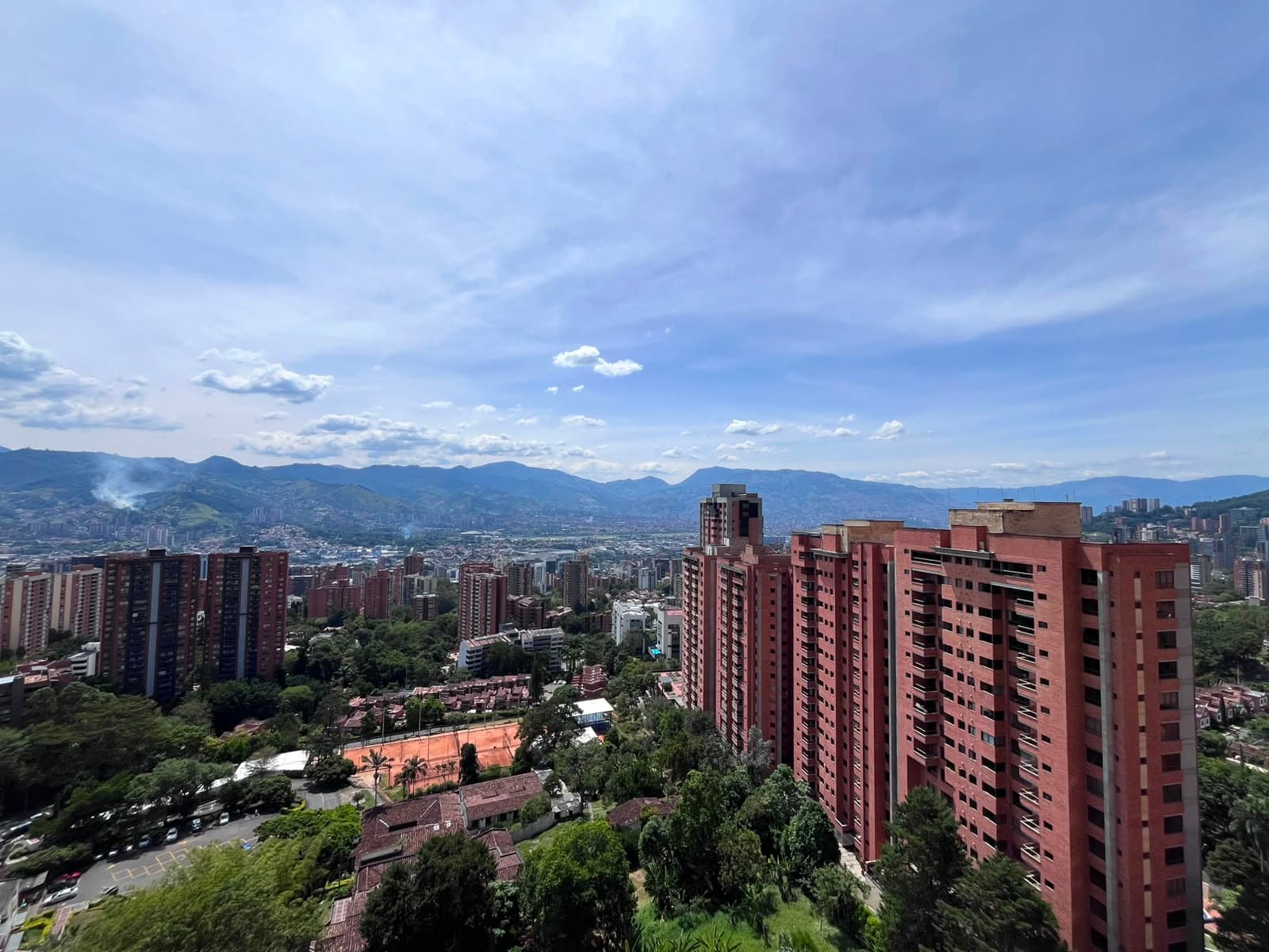 Apartamento en arriendo en Los Gonzalez, Poblado, Medellín — foto 1 de 17