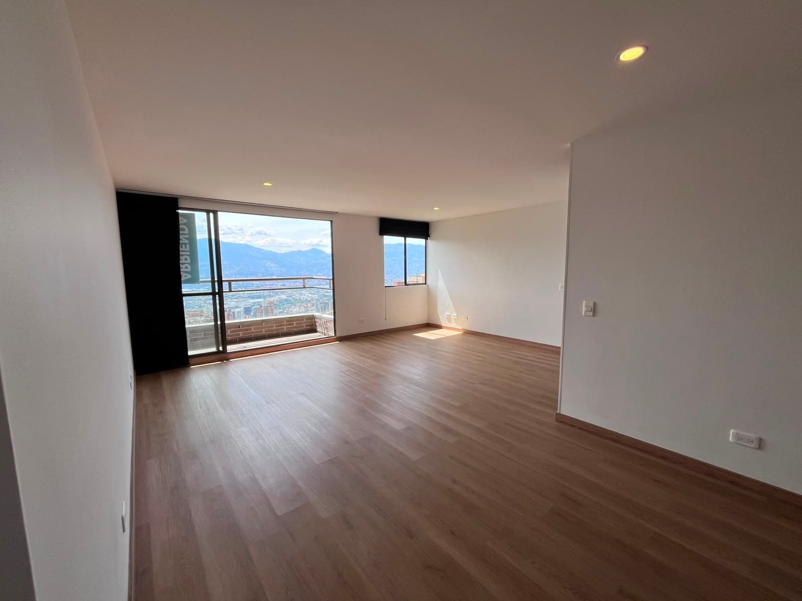 Apartamento en arriendo en Los Gonzalez, Poblado, Medellín — foto 2 de 17
