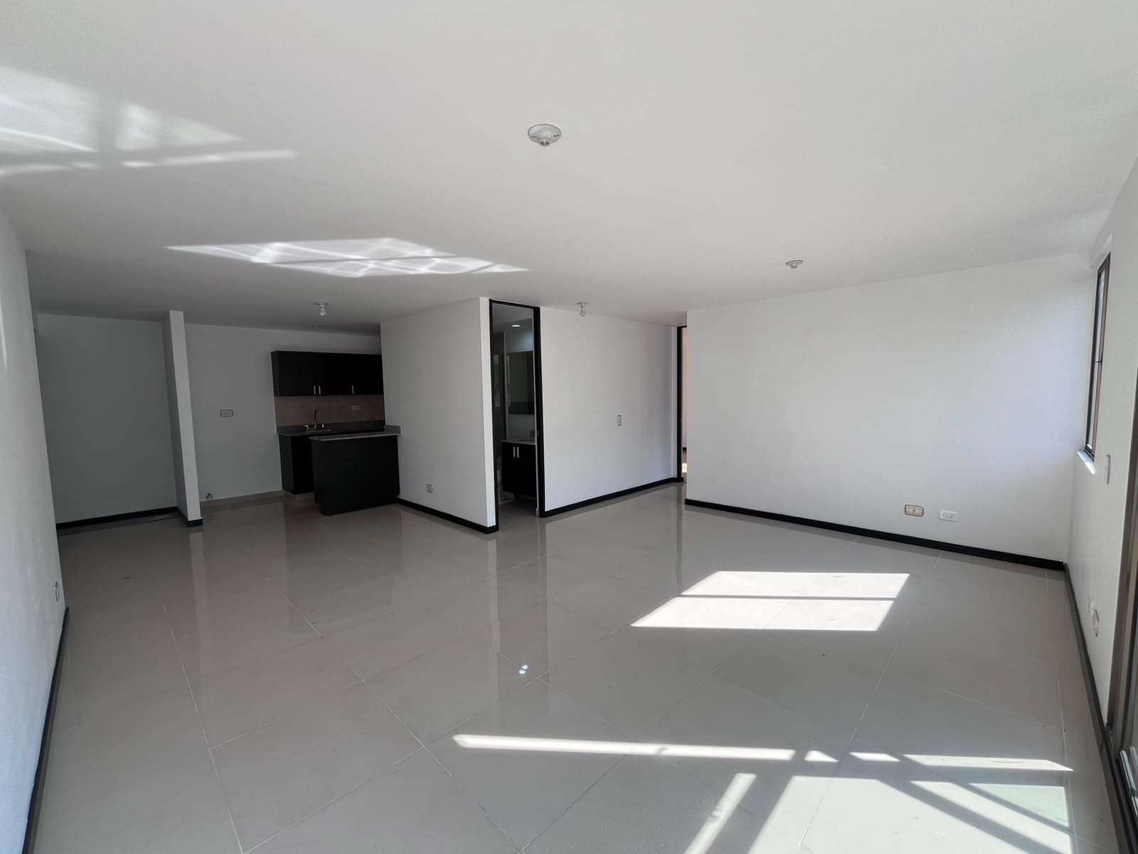 Apartamento en arriendo en Los Gonzalez, Poblado, Medellín — foto 2 de 18