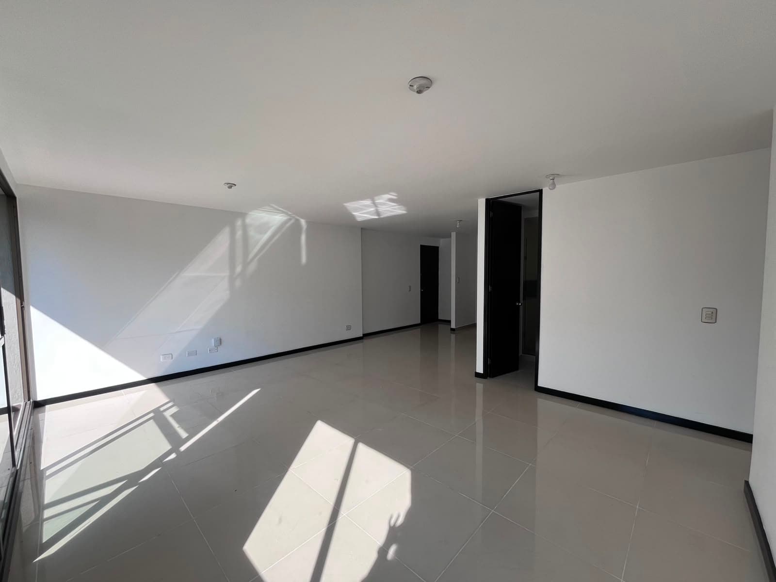 Apartamento en arriendo en Los Gonzalez, Poblado, Medellín — foto 3 de 18