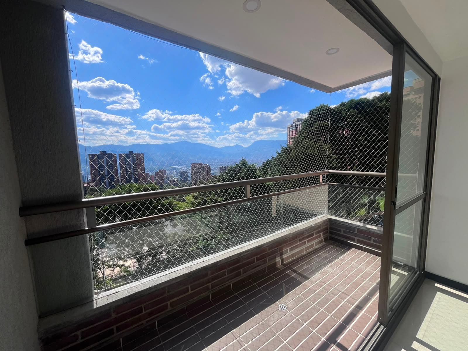 Apartamento en arriendo en Los Gonzalez, Poblado, Medellín — foto 3 de 17