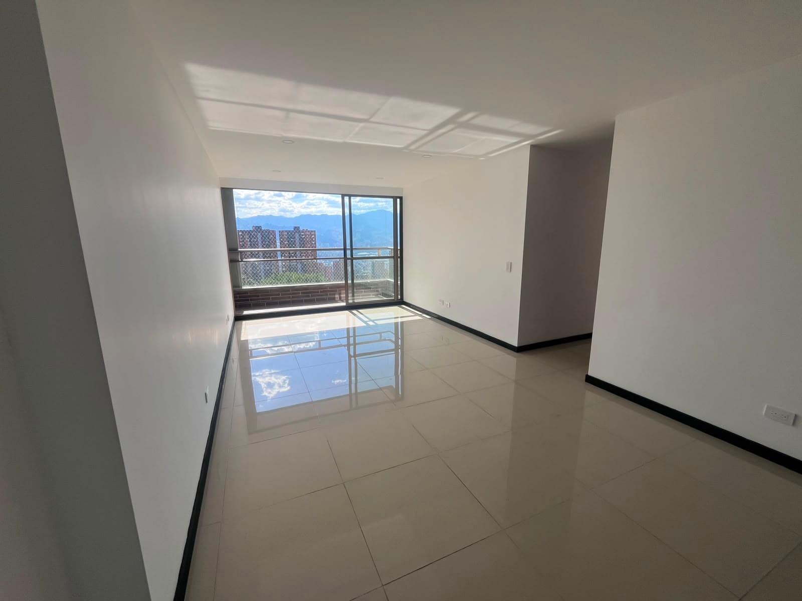 Apartamento en arriendo en Los Gonzalez, Poblado, Medellín — foto 5 de 17