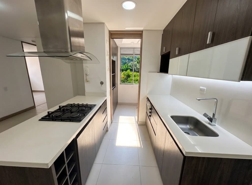 Apartamento en arriendo en Loma De Los Mesa, Envigado — foto 1 de 14