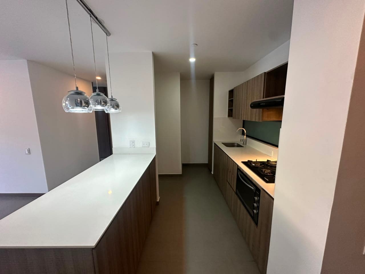 Apartamento en arriendo en Loma De Las Brujas, Envigado — foto 1 de 13