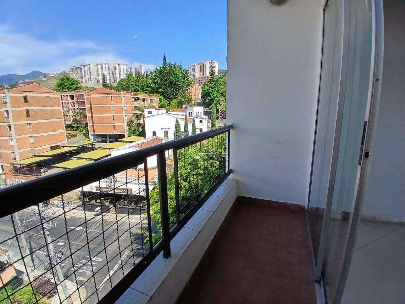 Apartamento en arriendo en Calasanz, La America, Medellín — foto 3 de 17