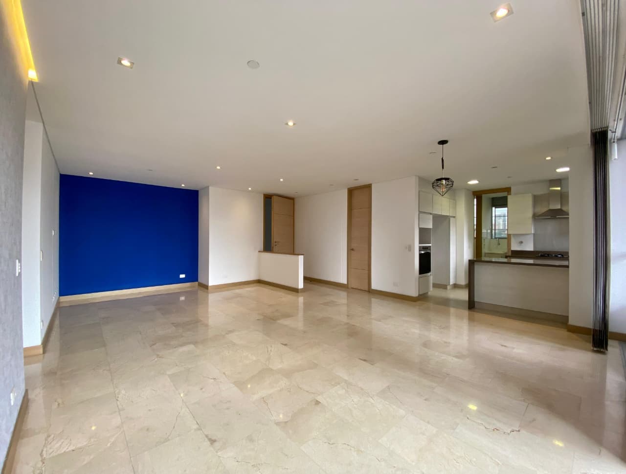 Apartamento en arriendo en La Tomatera, Poblado, Medellín — foto 3 de 20