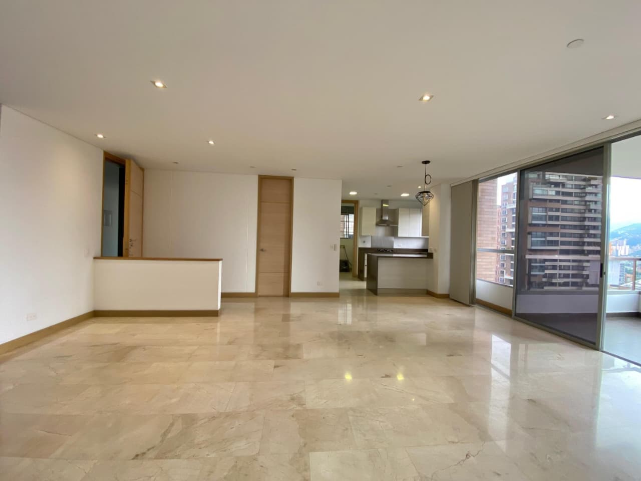 Apartamento en arriendo en La Tomatera, Poblado, Medellín — foto 5 de 20