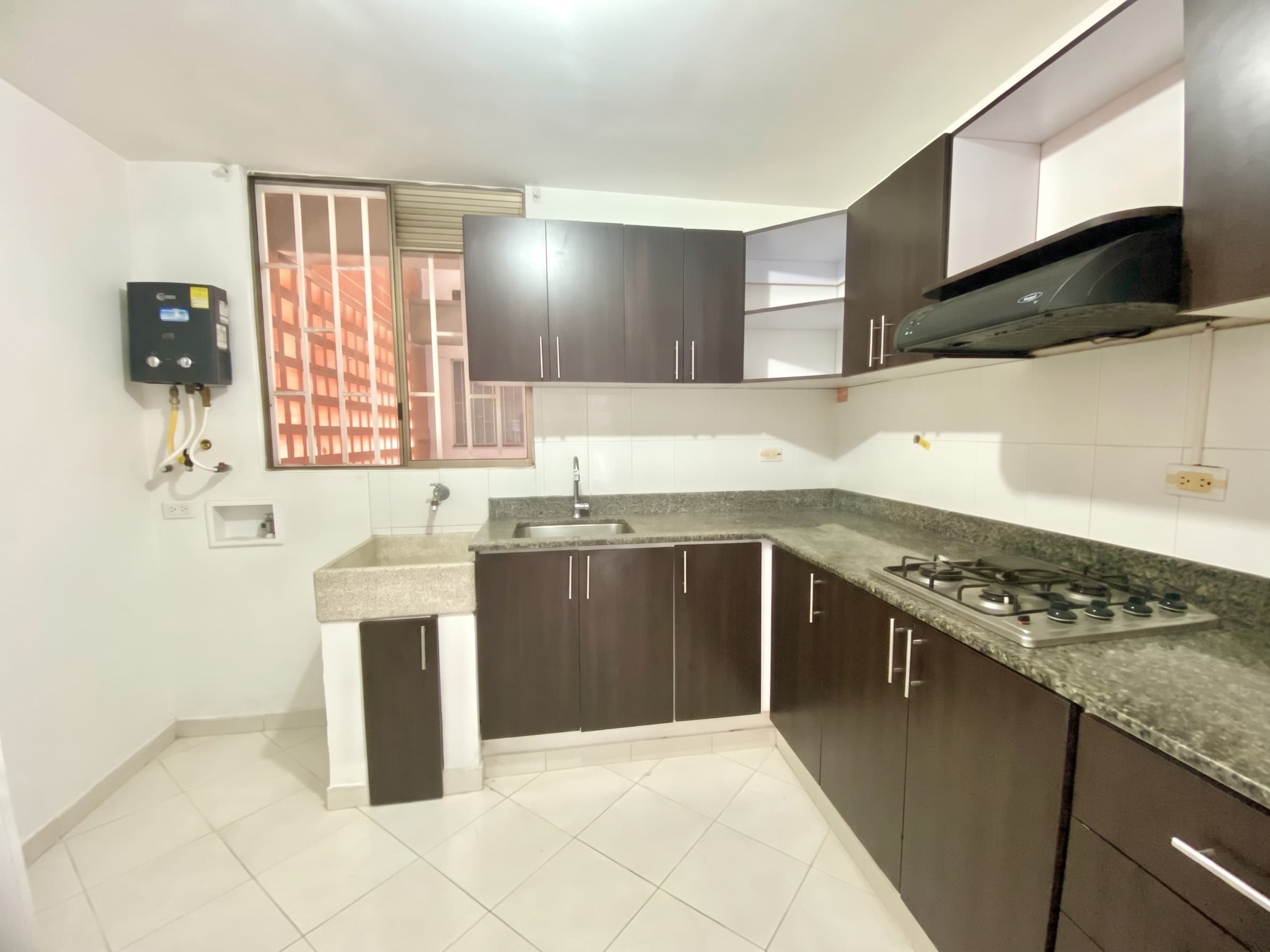Apartamento en arriendo en Loma De Los Bernal, Belen, Medellín — foto 3 de 20