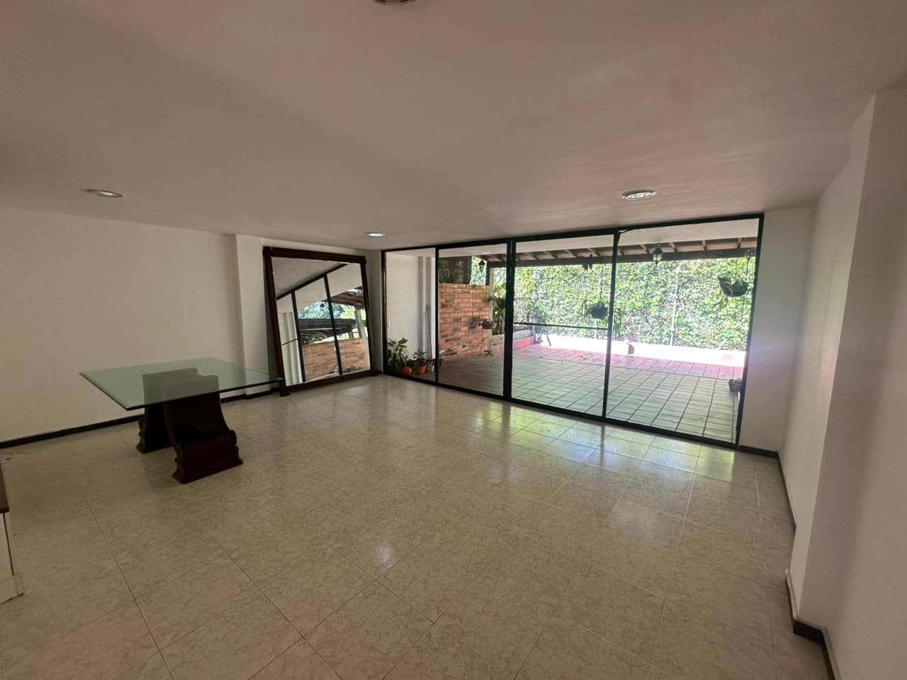 Casa Vivienda en arriendo en Loma de las Brujas, Envigado — foto 1 de 18