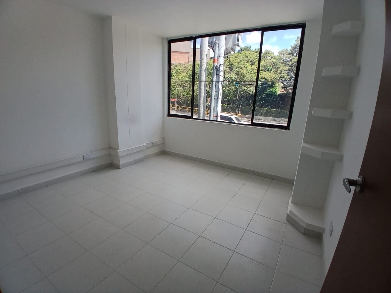 Oficina en arriendo en Bolivariana, Laureles, Medellín — foto 2 de 12