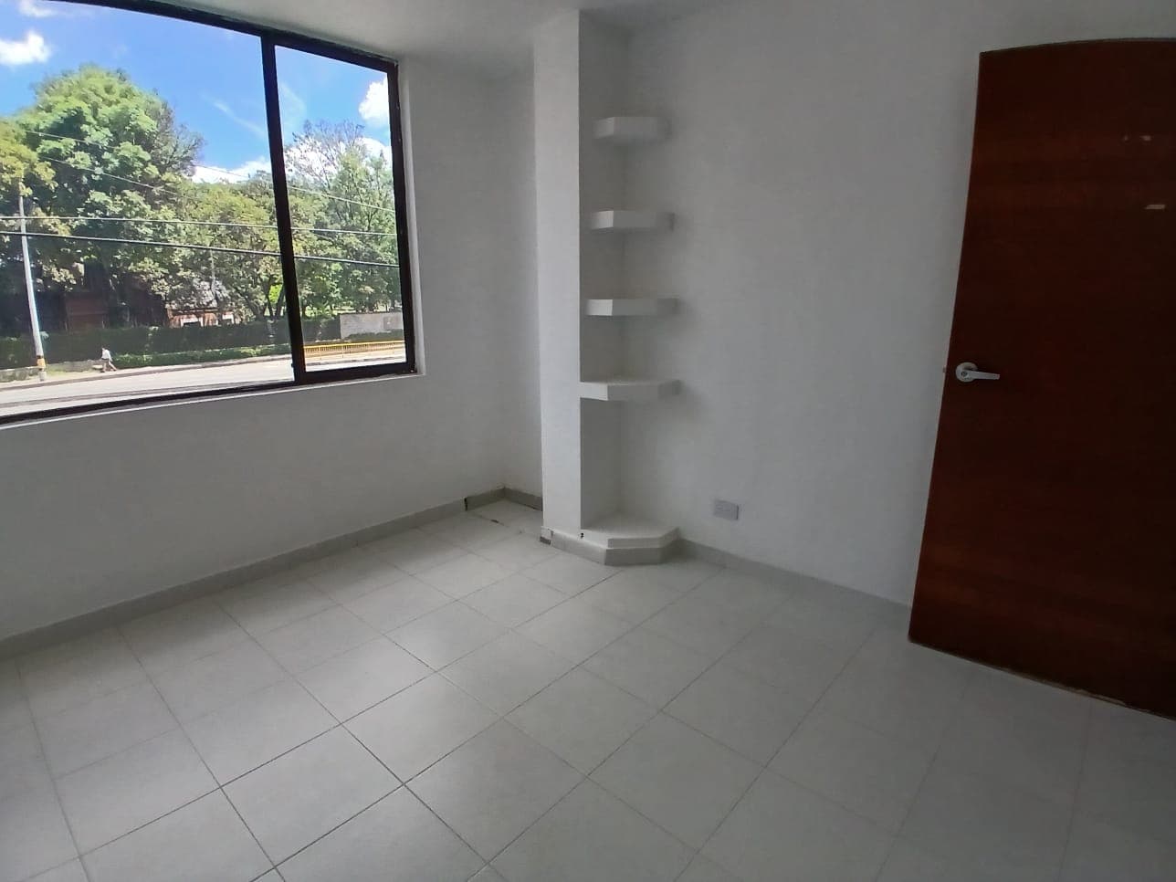 Oficina en arriendo en Bolivariana, Laureles, Medellín — foto 3 de 12