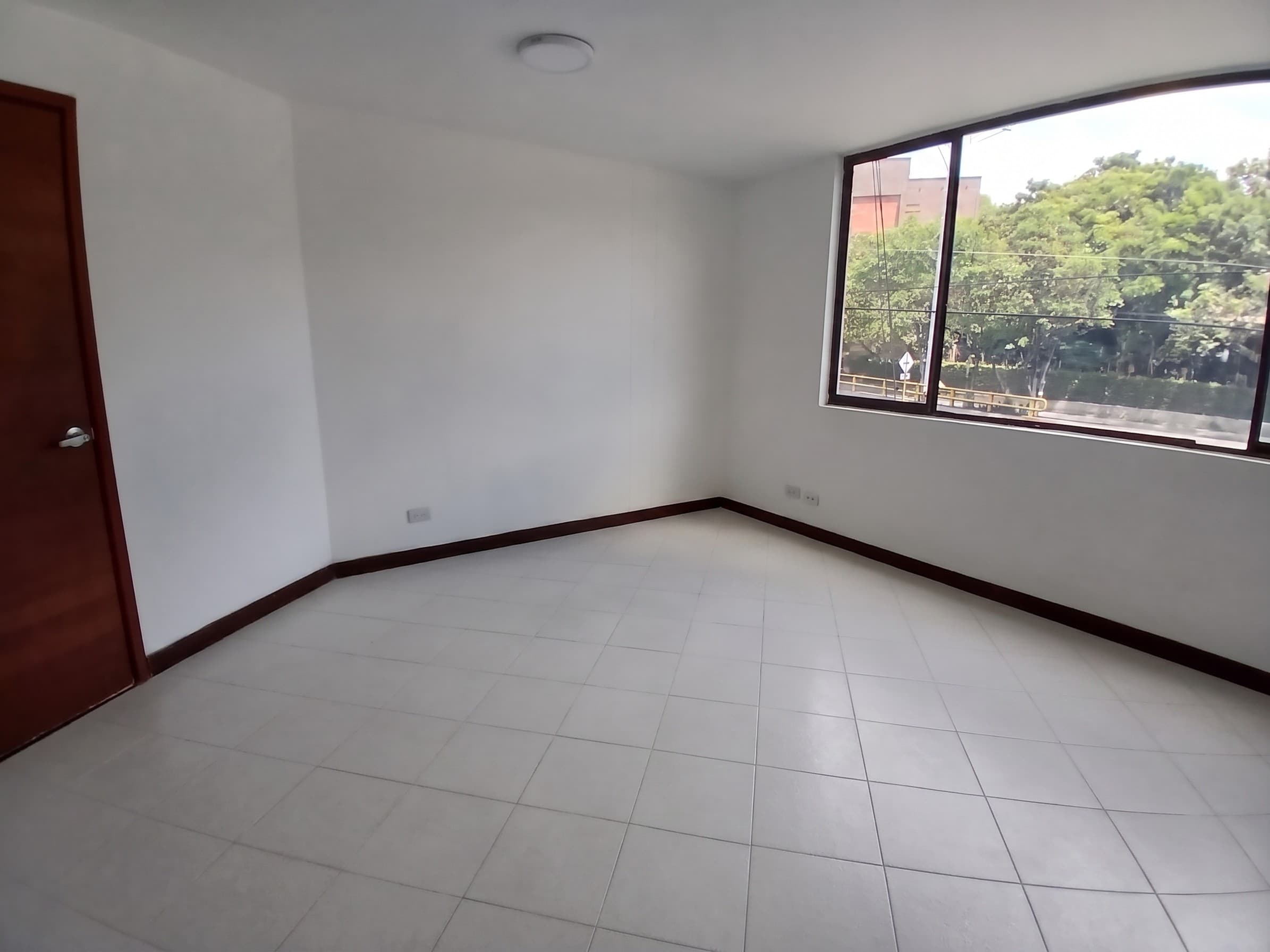 Oficina en arriendo en Bolivariana, Laureles, Medellín — foto 1 de 12