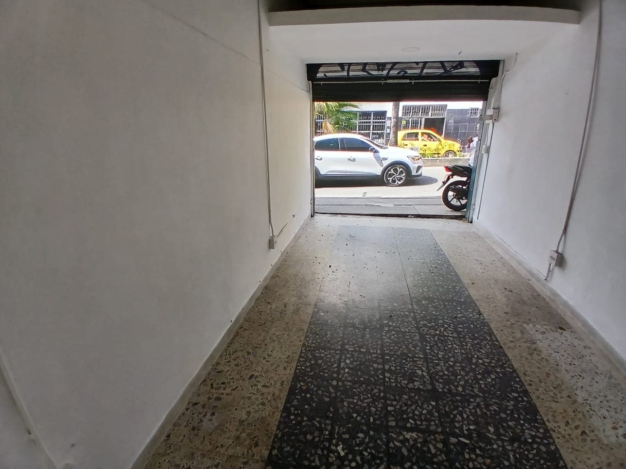 Local en arriendo en La Candelaria, Centro, Medellín — foto 1 de 13