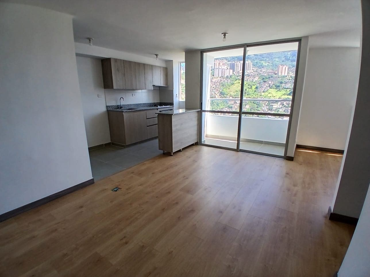 Apartamento en arriendo en Calasanz Parte Alta, La America, Medellín — foto 1 de 15