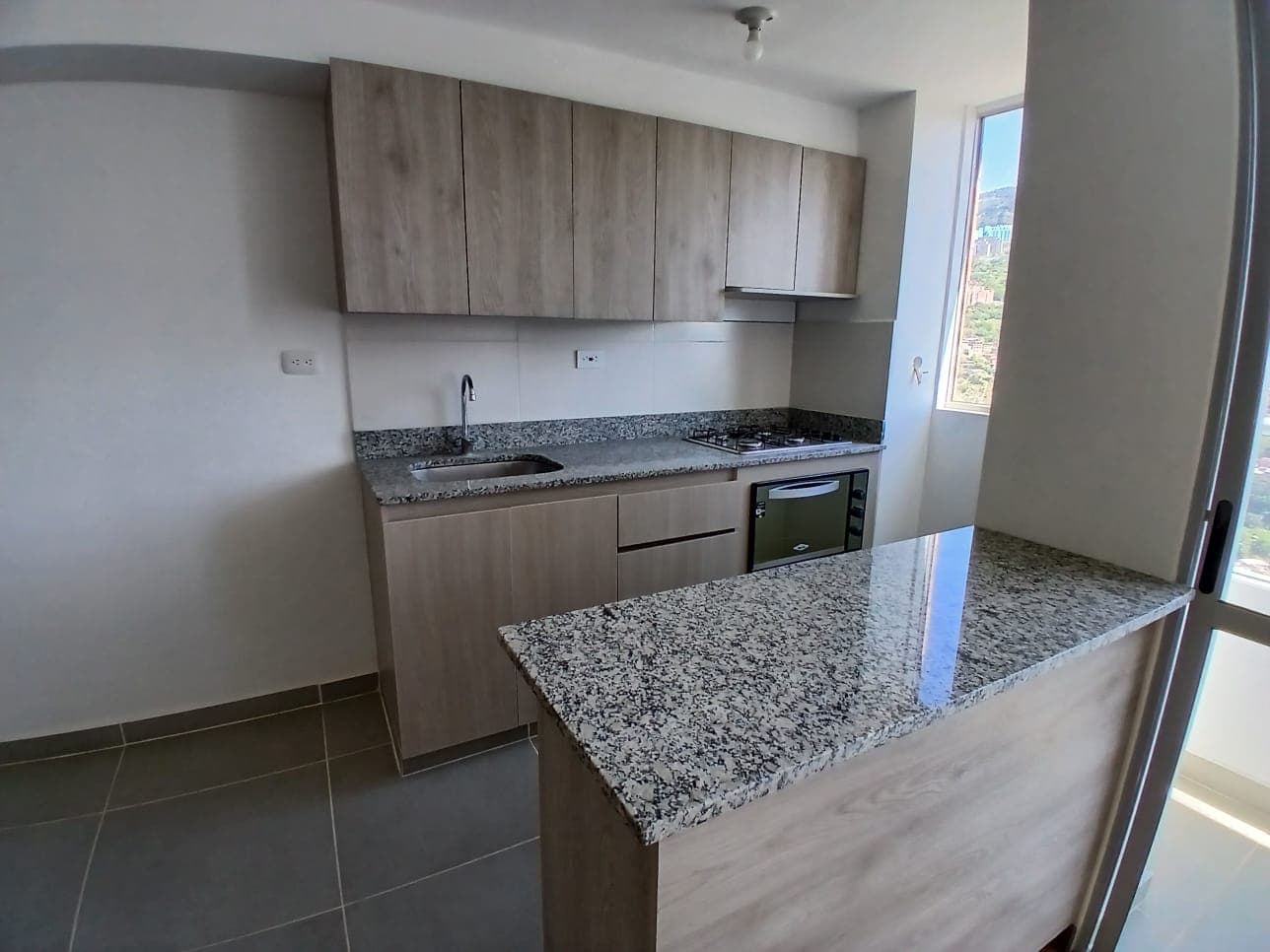 Apartamento en arriendo en Calasanz Parte Alta, La America, Medellín — foto 3 de 15