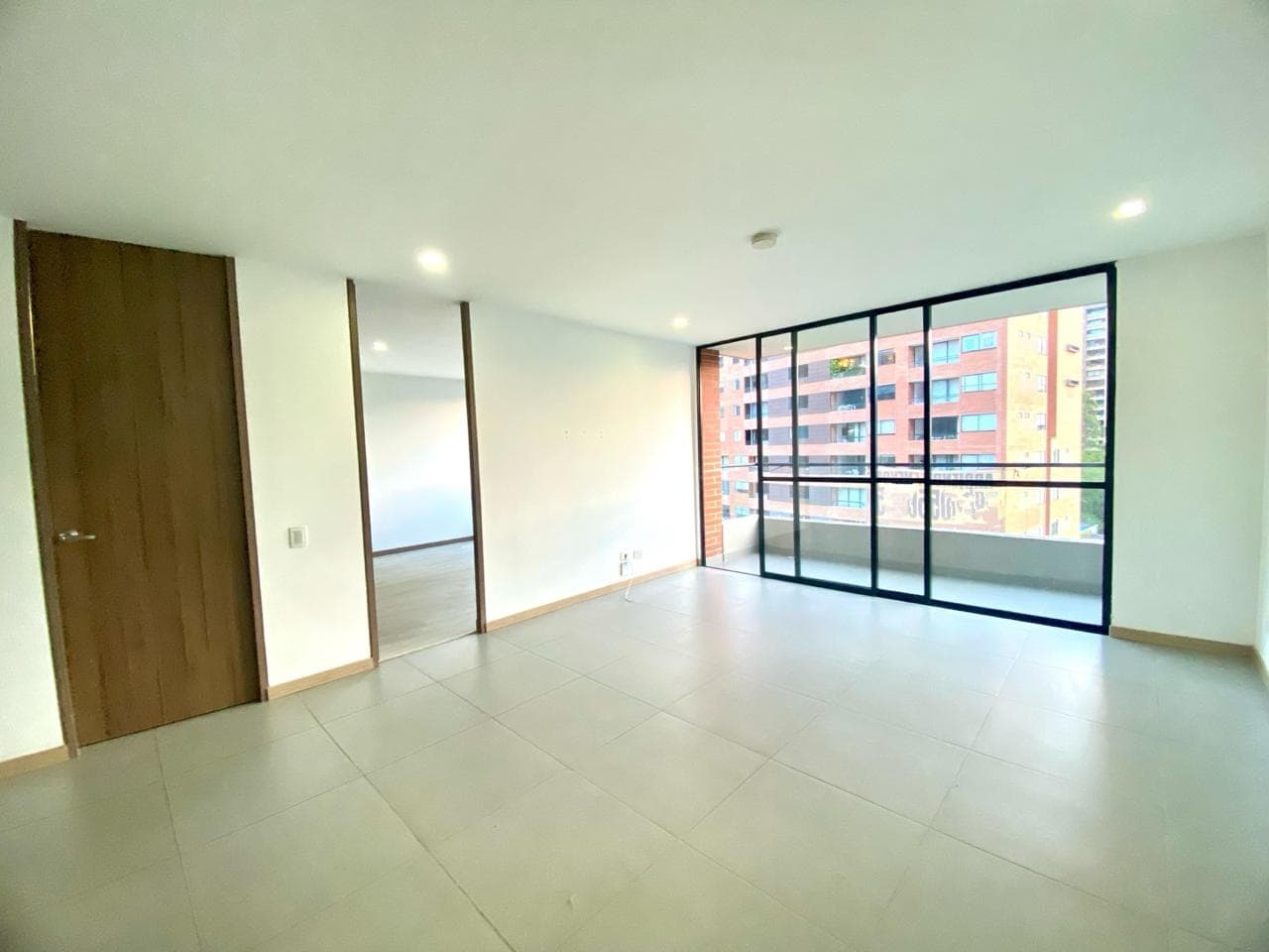 Apartamento en arriendo en Loma Del Escobero, Envigado — foto 1 de 15