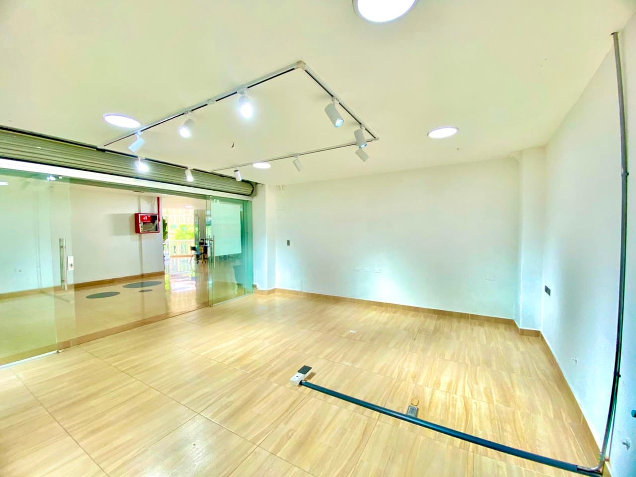 Local en arriendo en La Candelaria, Centro, Medellín — foto 1 de 12
