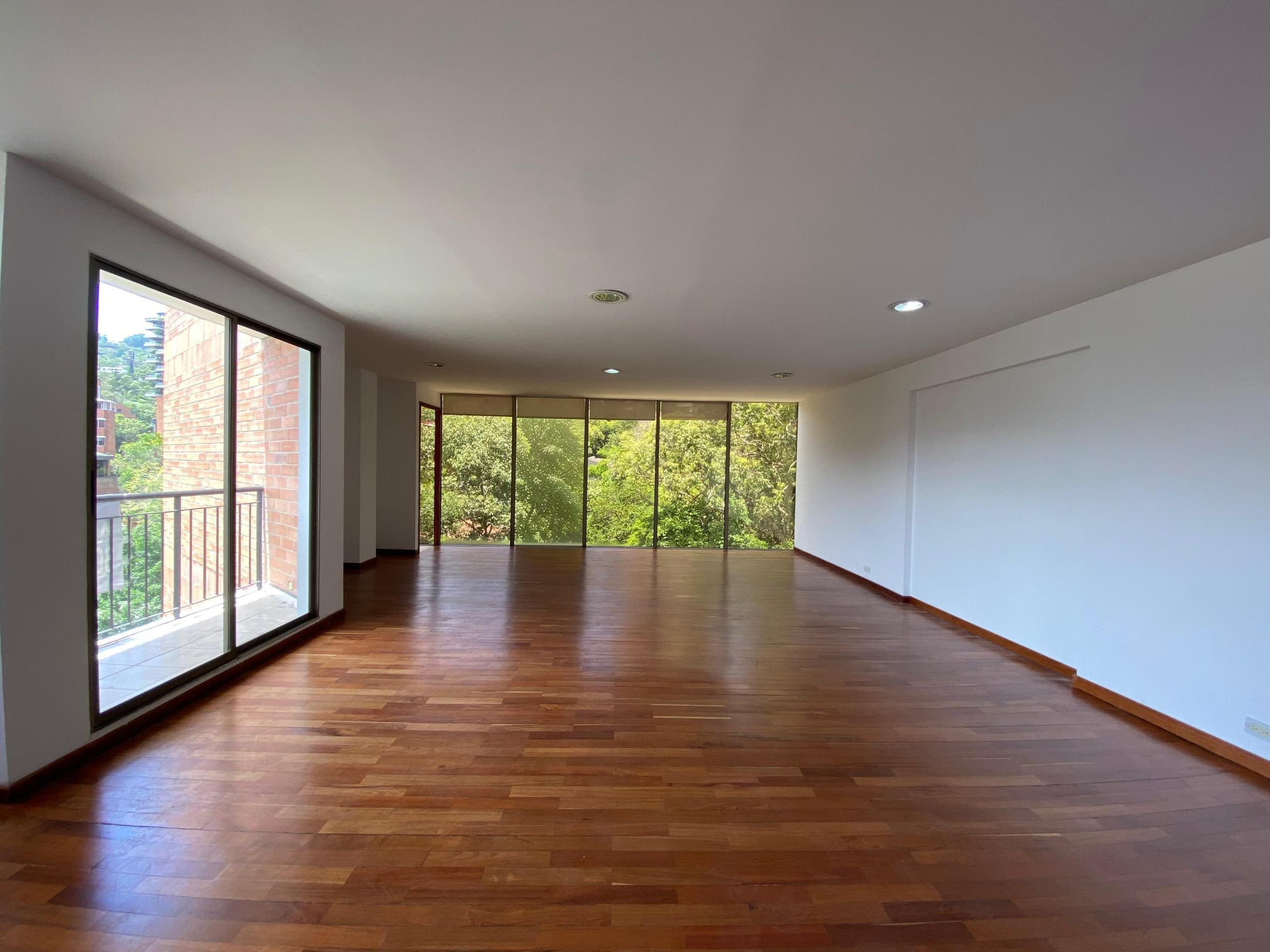 Oficina en arriendo en Transversal Inferior, Poblado, Medellín — foto 2 de 13