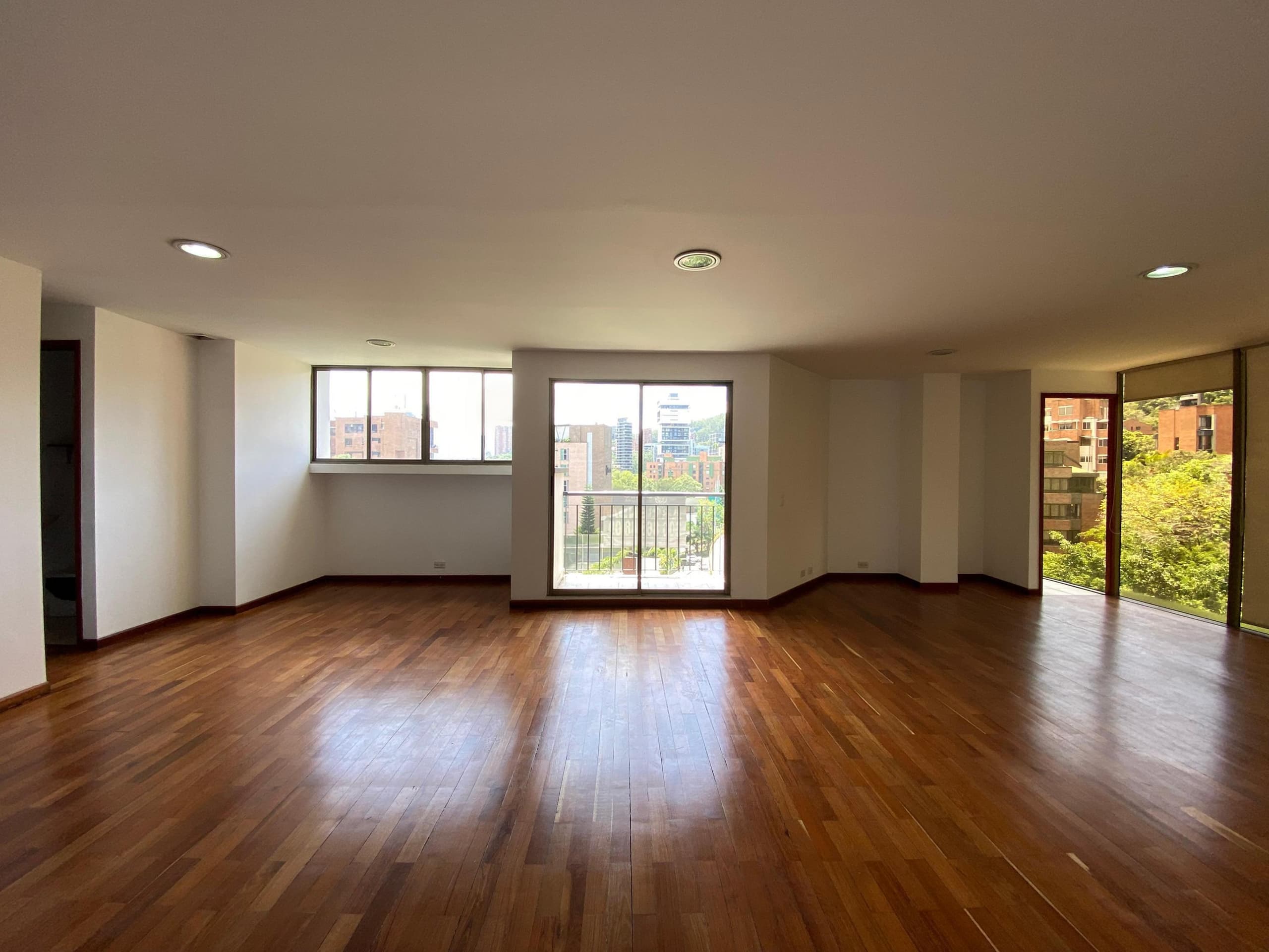 Oficina en arriendo en Transversal Inferior, Poblado, Medellín — foto 4 de 13