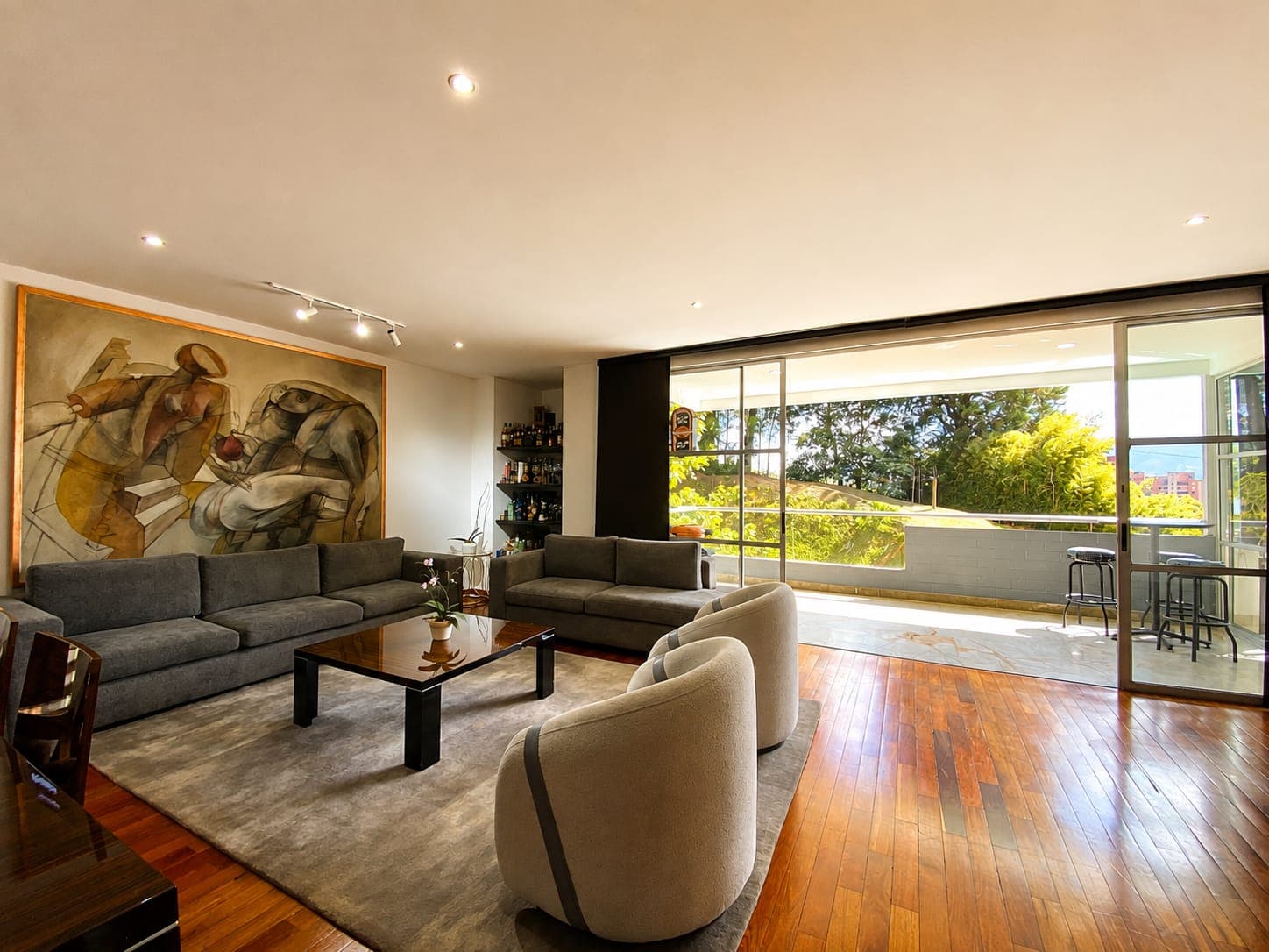 Apartamento en arriendo en La Calera, Poblado, Medellín — foto 1 de 20