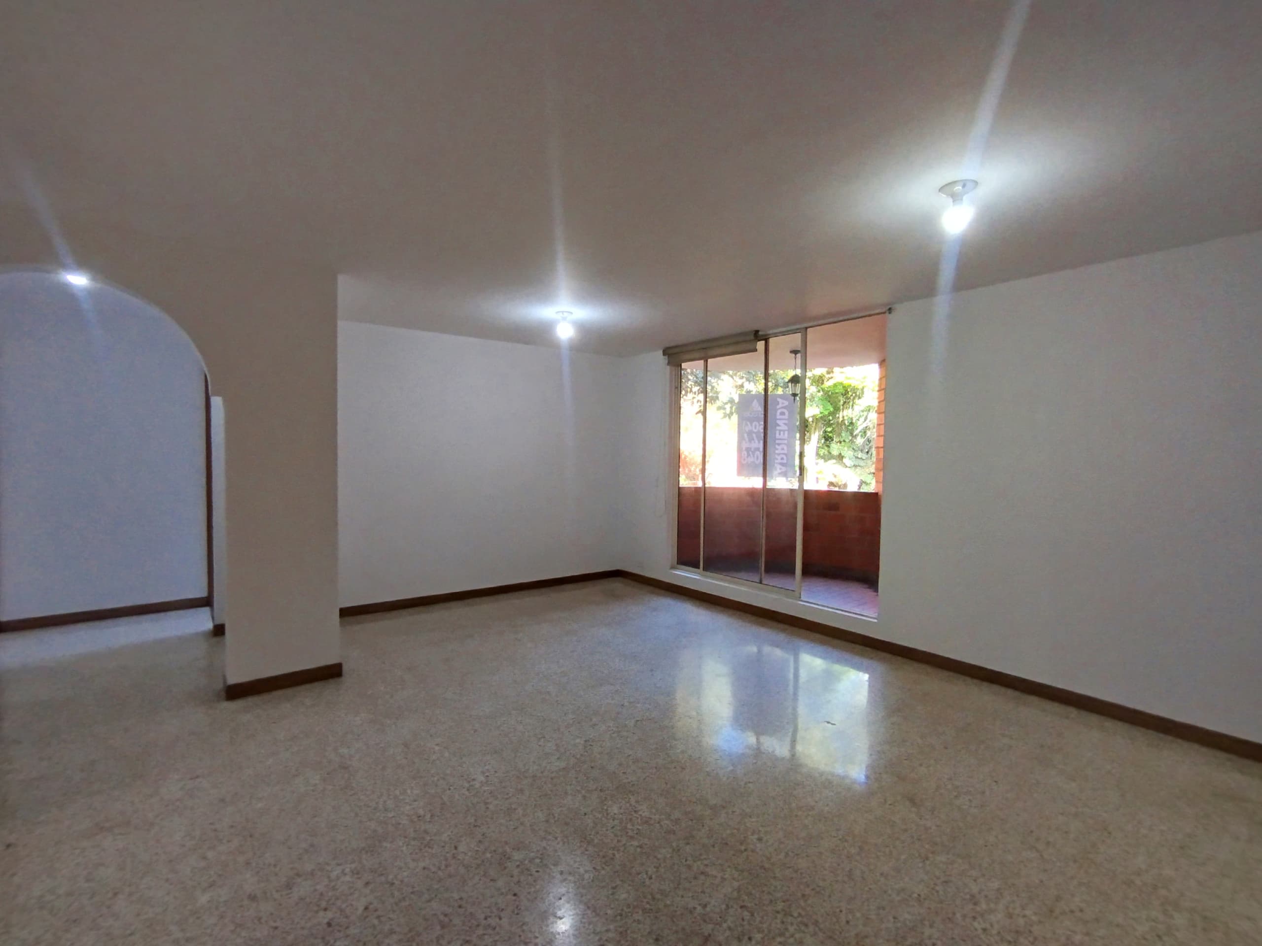 Apartamento en arriendo en Castropol, Poblado, Medellín — foto 1 de 20