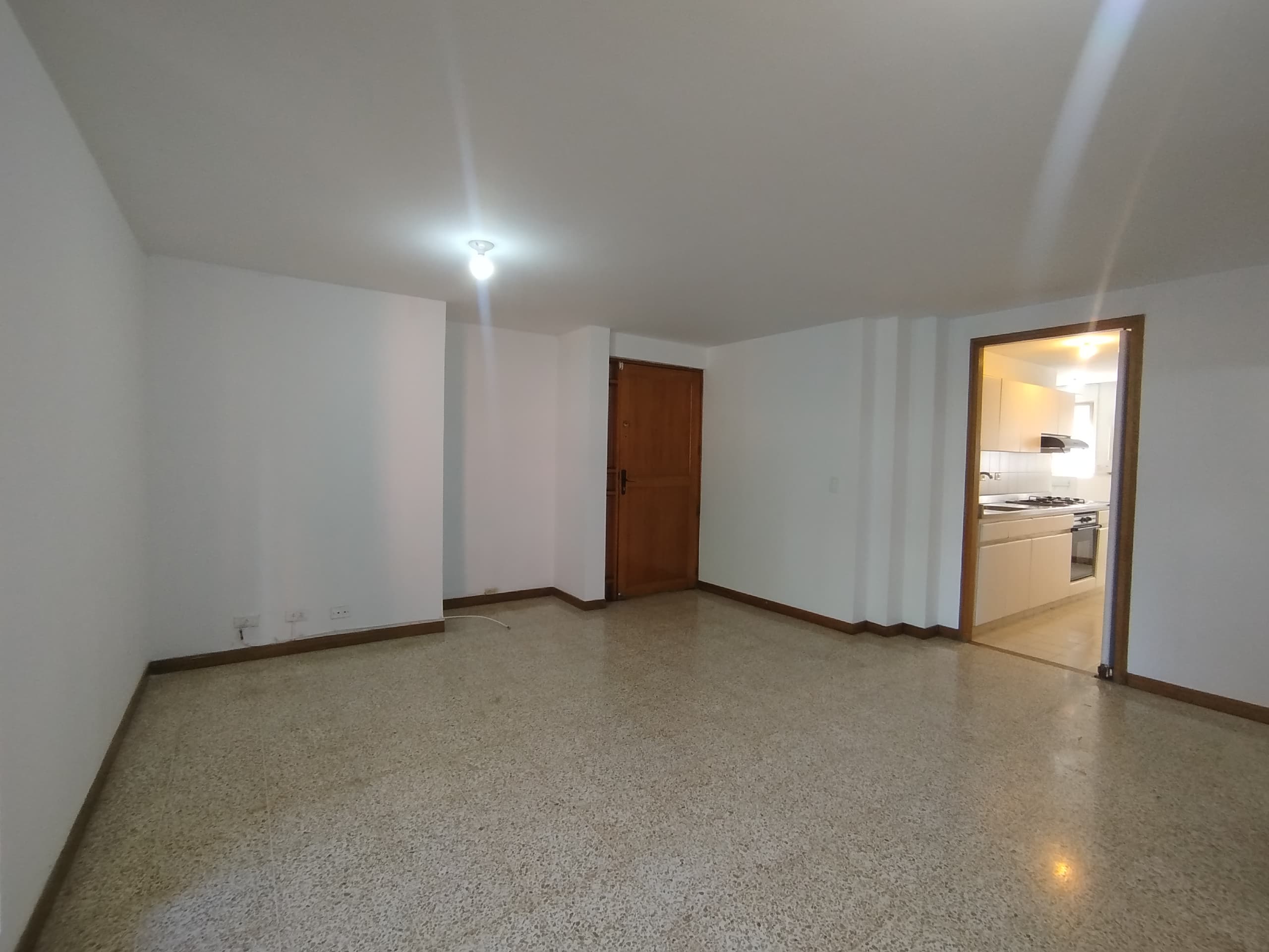 Apartamento en arriendo en Castropol, Poblado, Medellín — foto 3 de 20