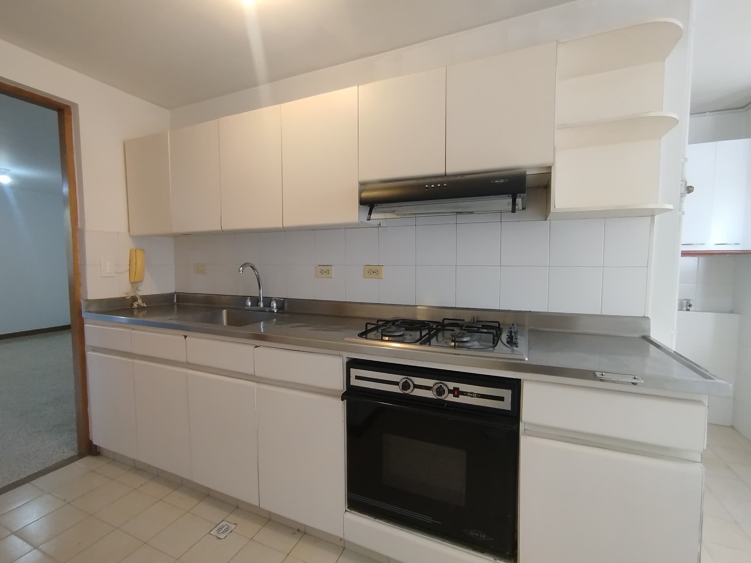 Apartamento en arriendo en Castropol, Poblado, Medellín — foto 5 de 20